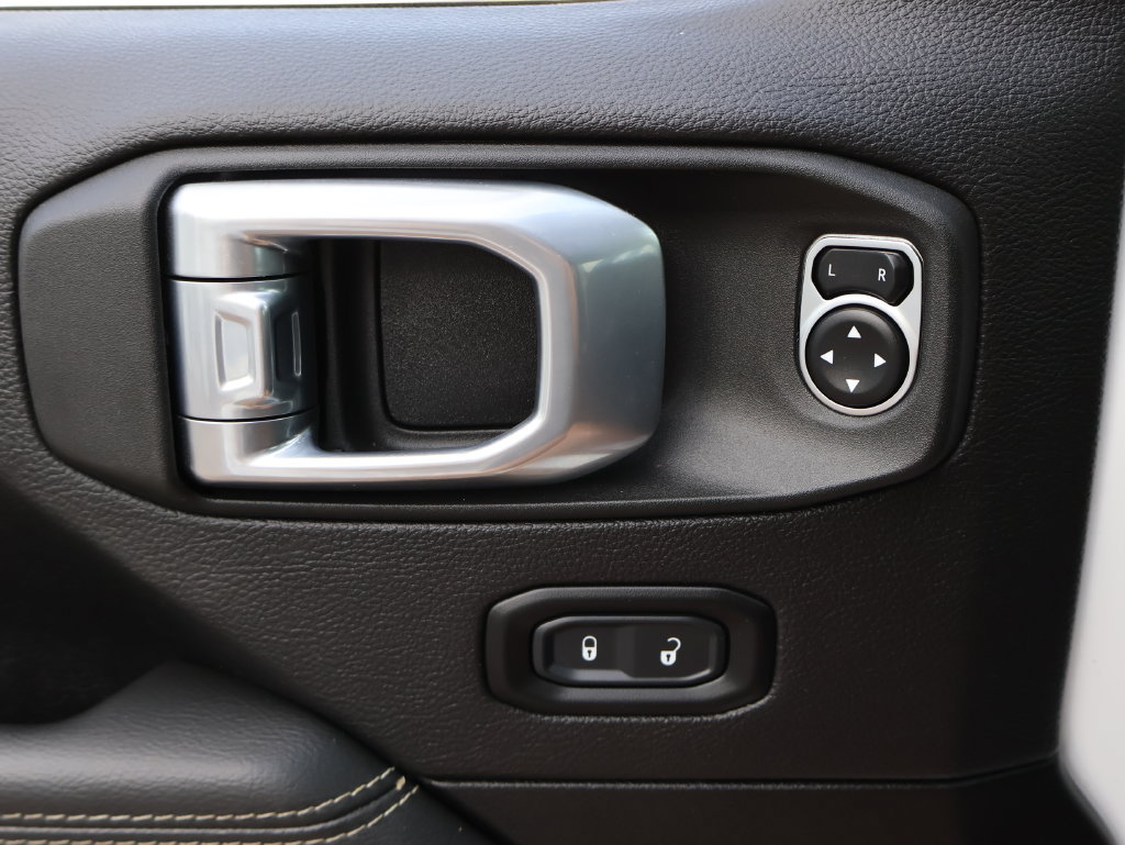 Used 2023 Jeep Wrangler Unlimited Sahara AWD/4WD image 37