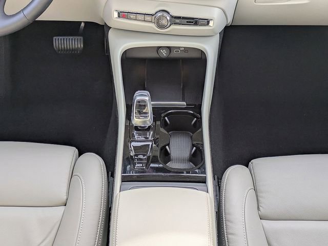 Used 2023 Volvo XC40 B5 Plus w/ Protection Package Premier image 19