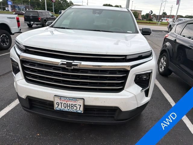 Used 2025 Chevrolet Traverse LT w/ Driver Confidence Package AWD/4WD image 2