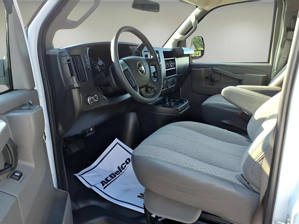 Used 2025 Chevrolet Express 3500 LS RWD image 5