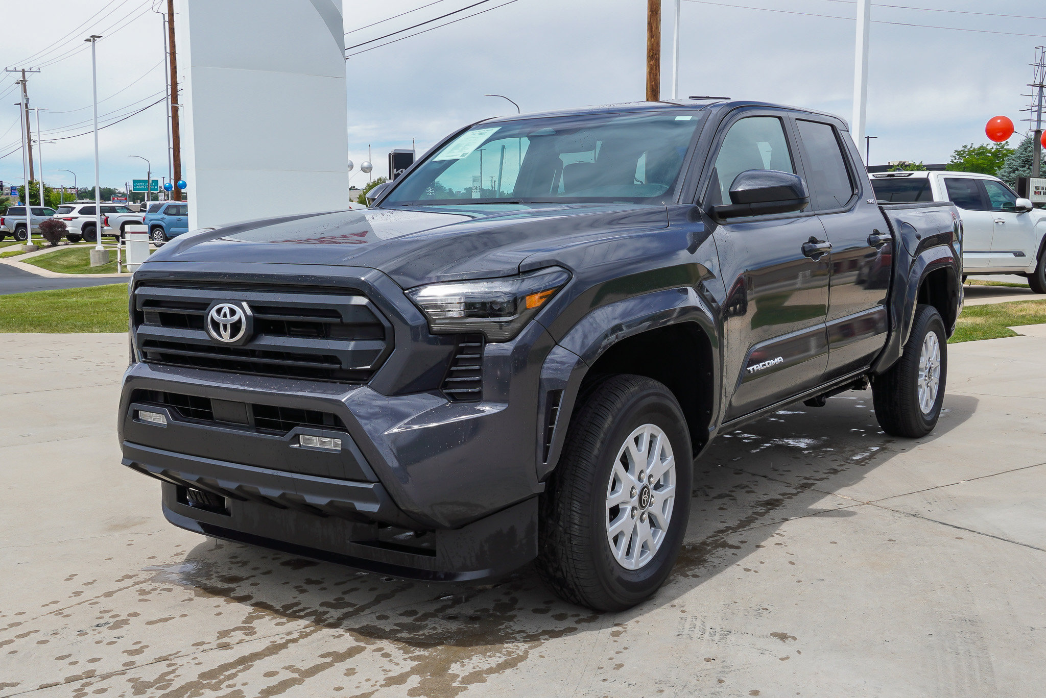 Certified 2025 Toyota Tacoma SR5 AWD/4WD image 4