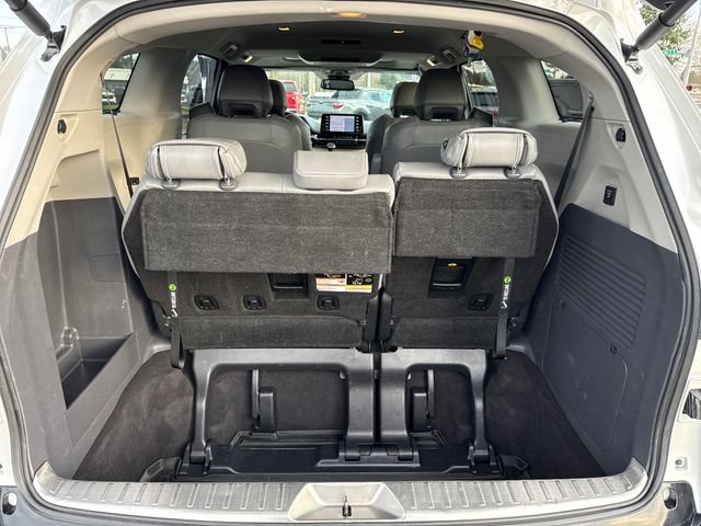 Used 2023 Toyota Sienna Limited image 13