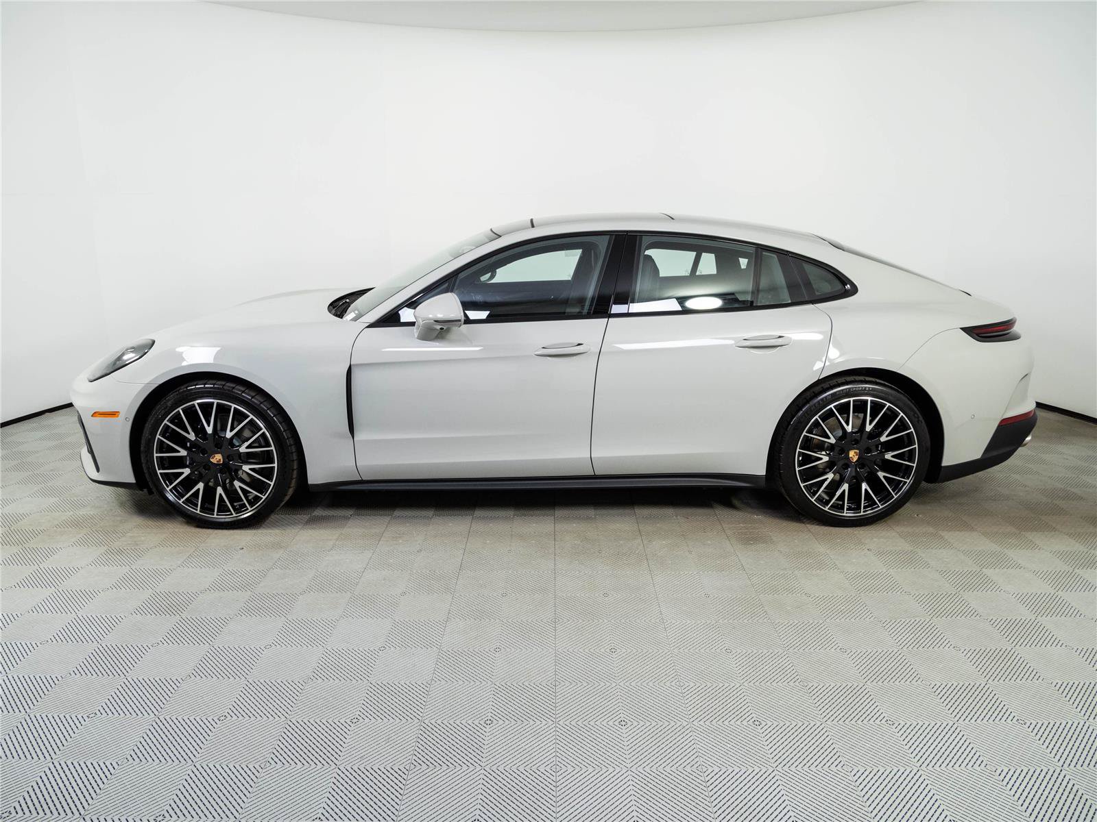 New 2026 Porsche Panamera image 2