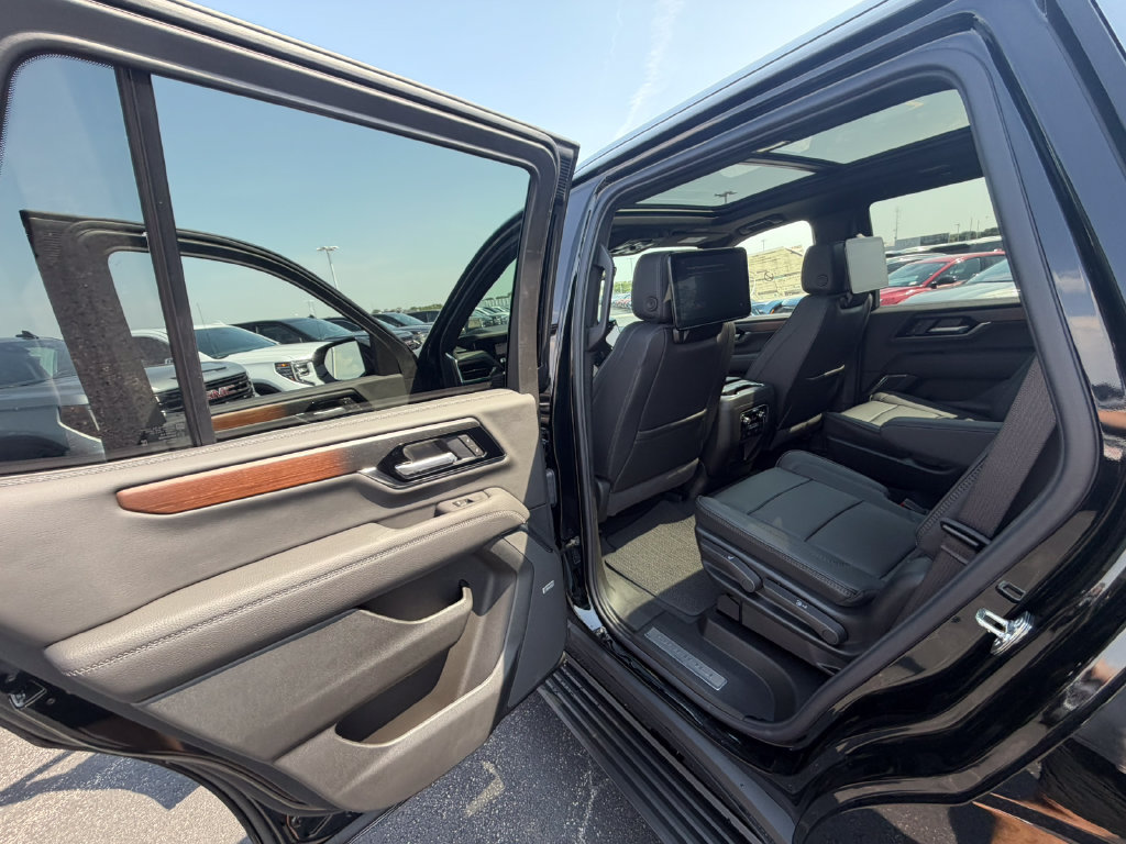 New 2026 GMC Yukon Denali w/ Denali Reserve Package AWD/4WD image 36