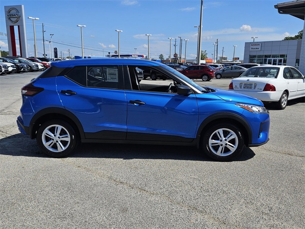 New 2025 Nissan Kicks Play S image 12