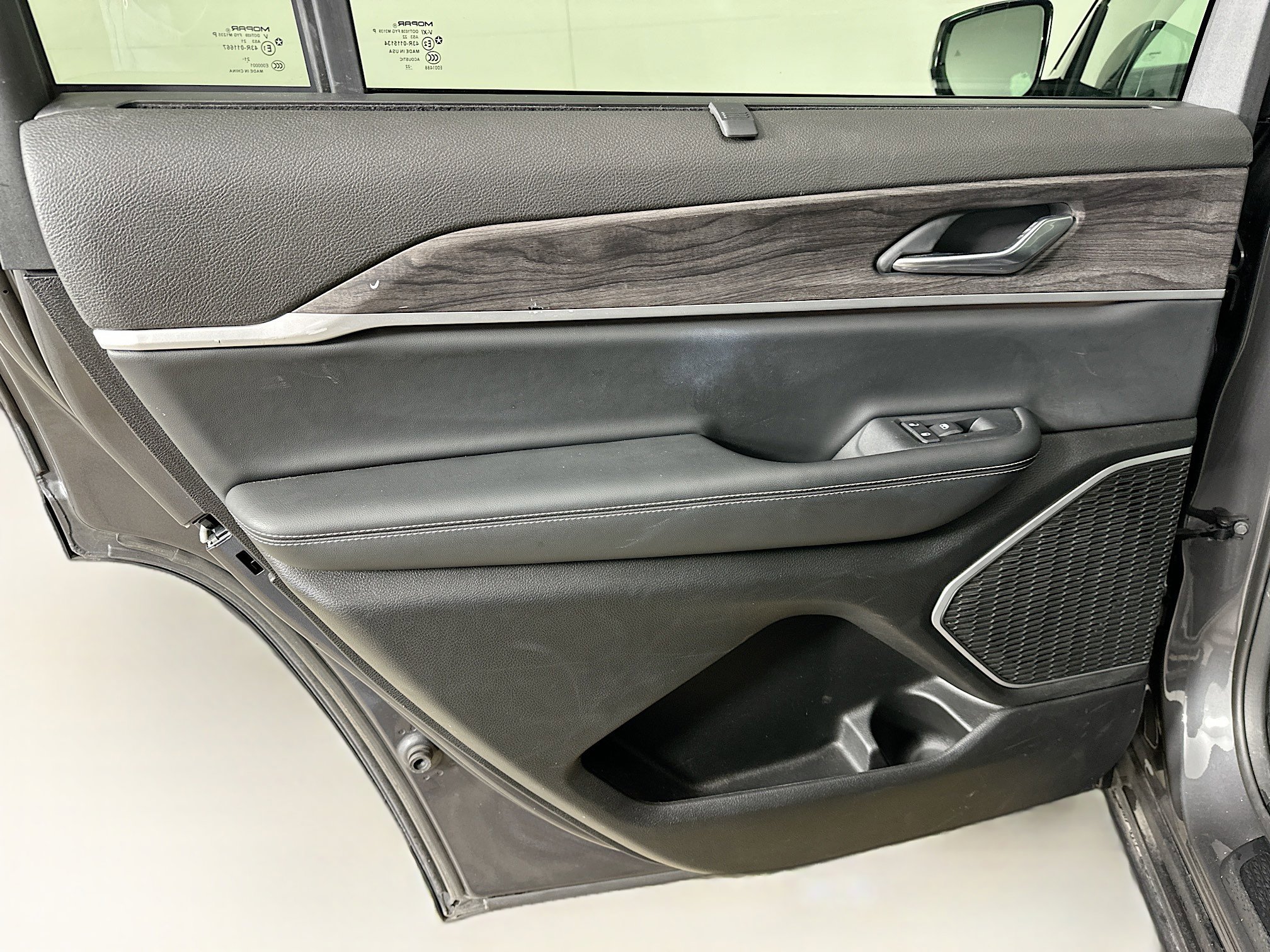 Used 2022 Jeep Grand Cherokee L Limited w/ Luxury Tech Group II image 25