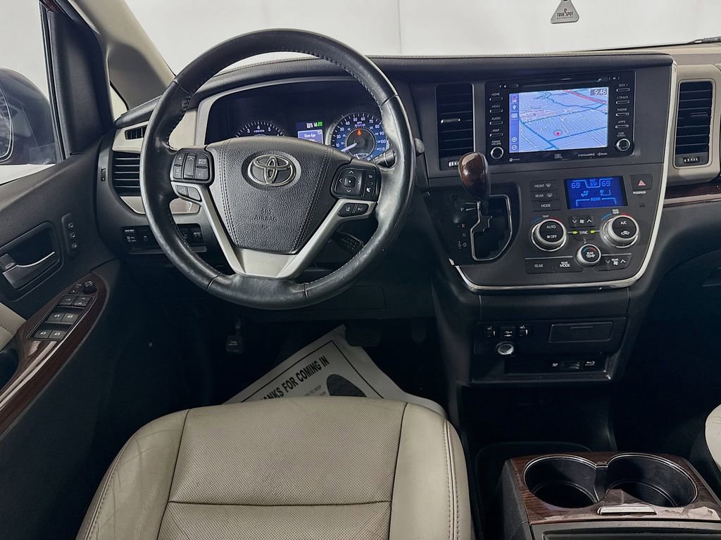 Used 2018 Toyota Sienna Limited Premium w/ Carpet Mat Package image 27