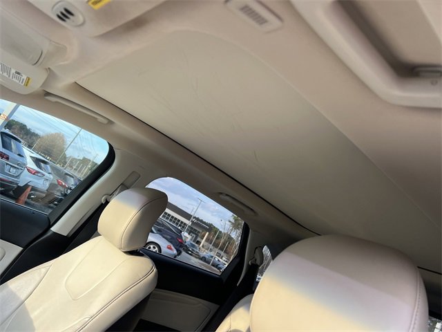 Used 2019 Ford Edge Titanium image 37
