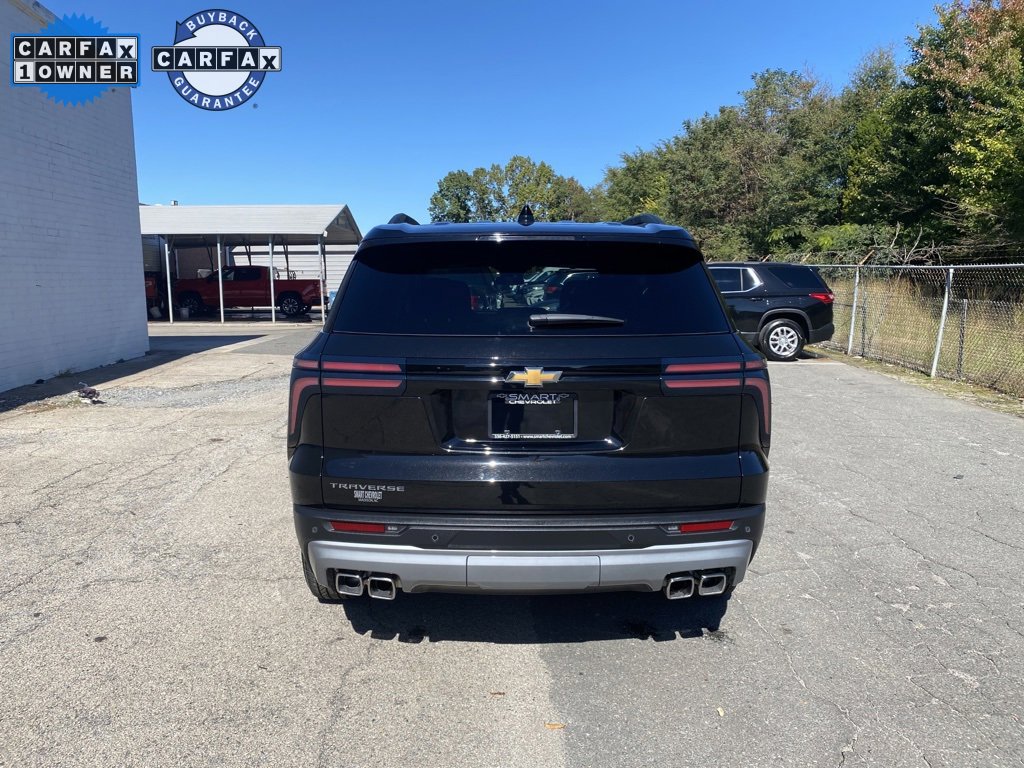 Used 2025 Chevrolet Traverse LT image 3