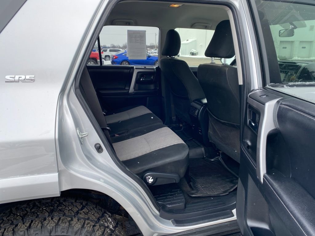 Used 2018 Toyota 4Runner SR5 AWD/4WD image 15