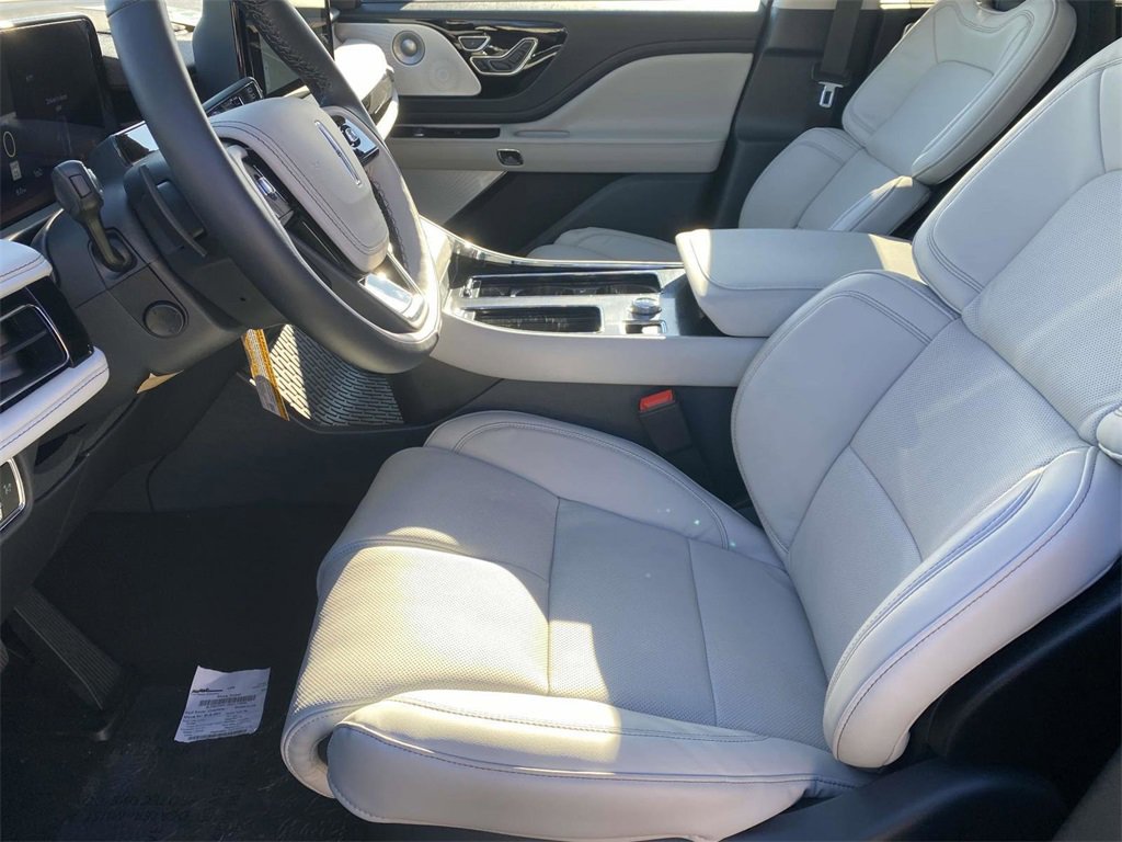 New 2025 Lincoln Aviator Reserve w/ Luxury Package image 15