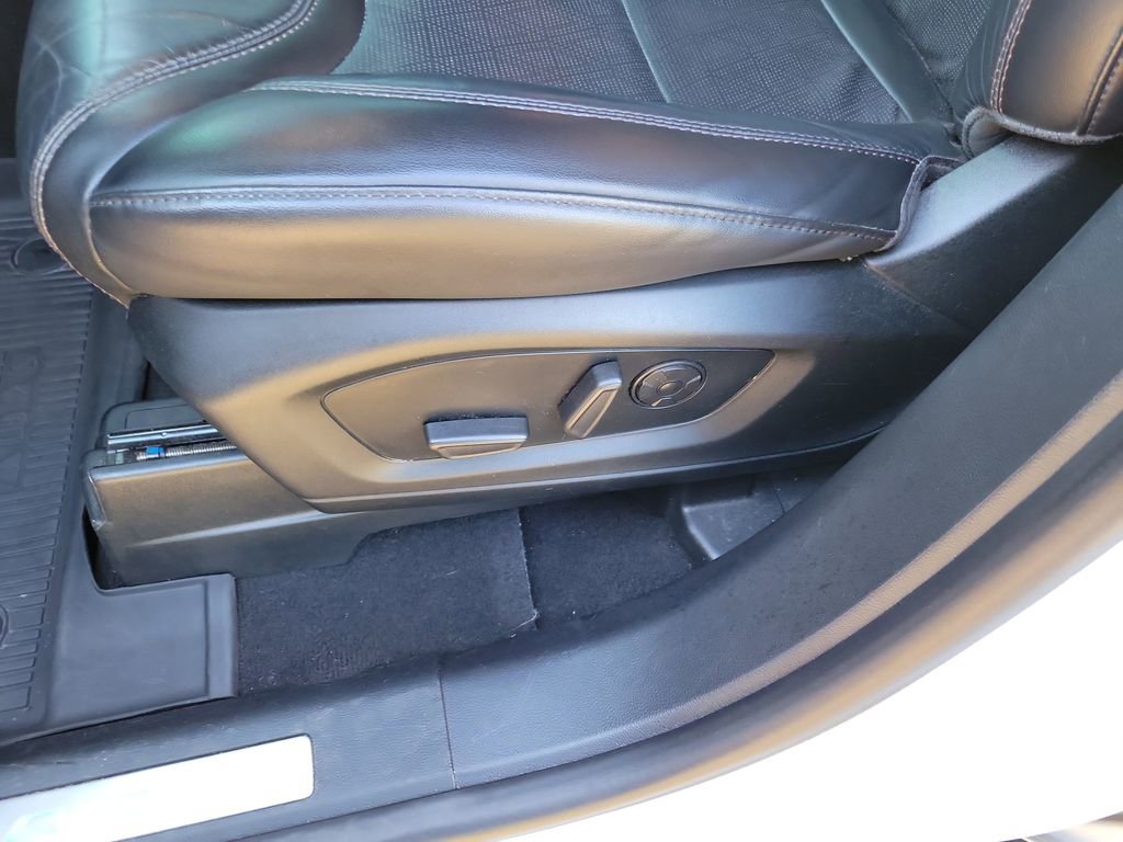 Used 2022 Ford Explorer Platinum w/ Equipment Group 601A image 16