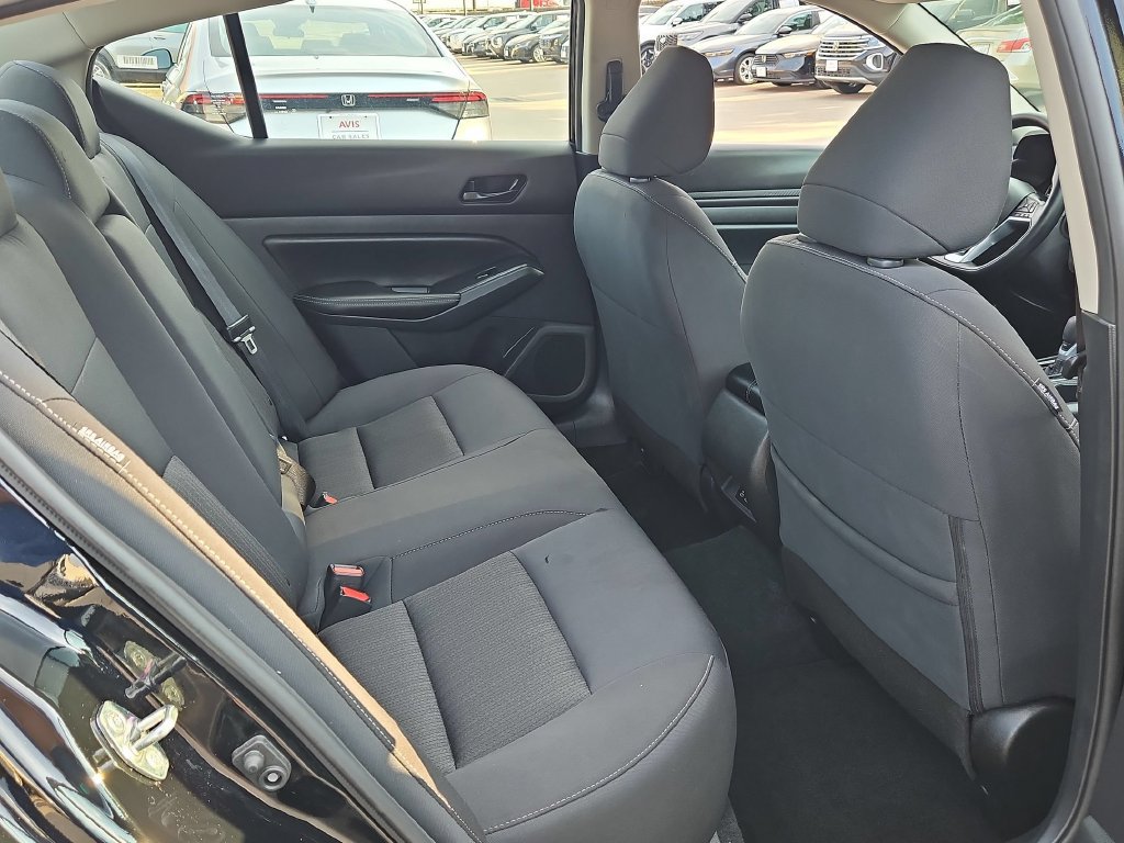 Used 2025 Nissan Altima 2.5 SV FWD image 30