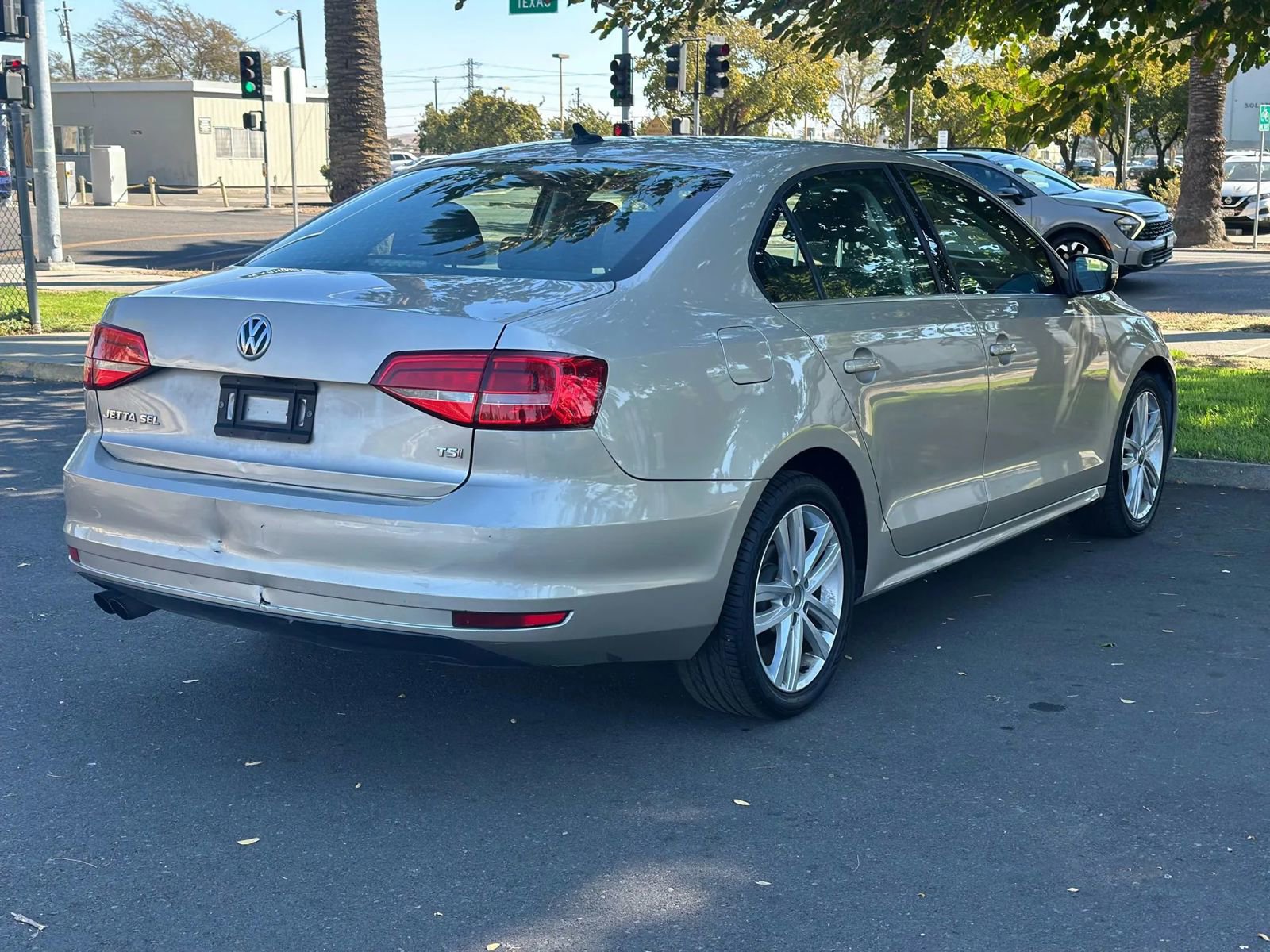 Used 2015 Volkswagen Jetta SEL FWD image 24