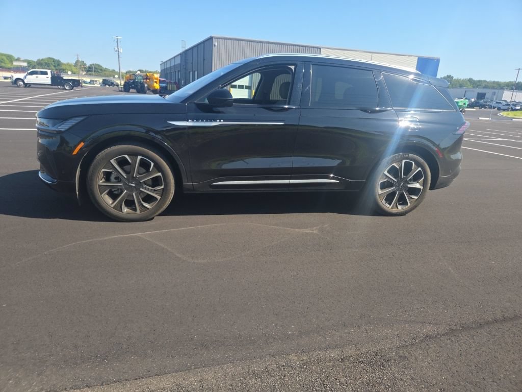 Used 2024 Lincoln Nautilus Reserve w/ Equipment Group 202A AWD/4WD image 6