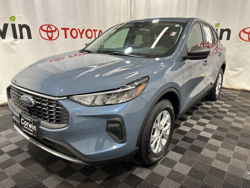 Used 2025 Ford Escape Active w/ Cold Weather Package image 3