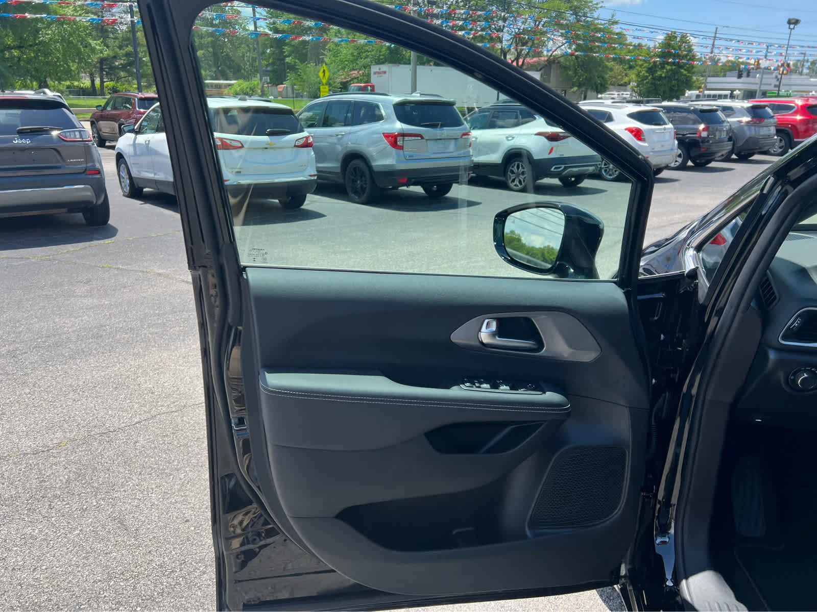 New 2025 Chrysler Voyager LX image 13