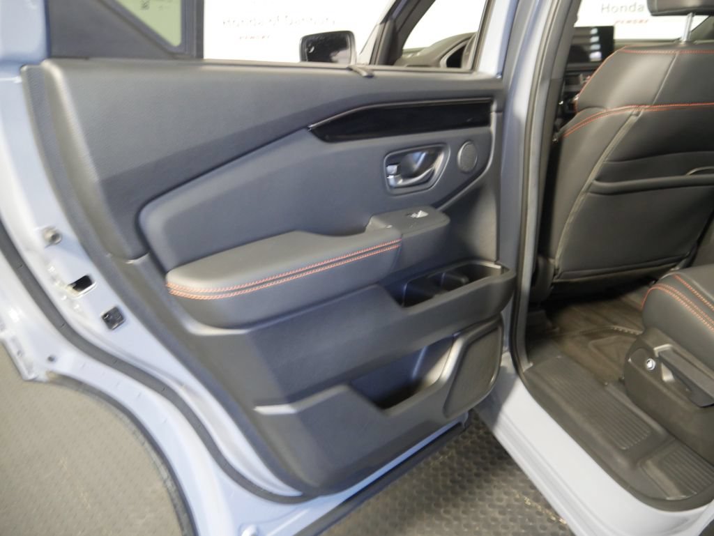 Certified 2025 Honda Pilot TrailSport image 11