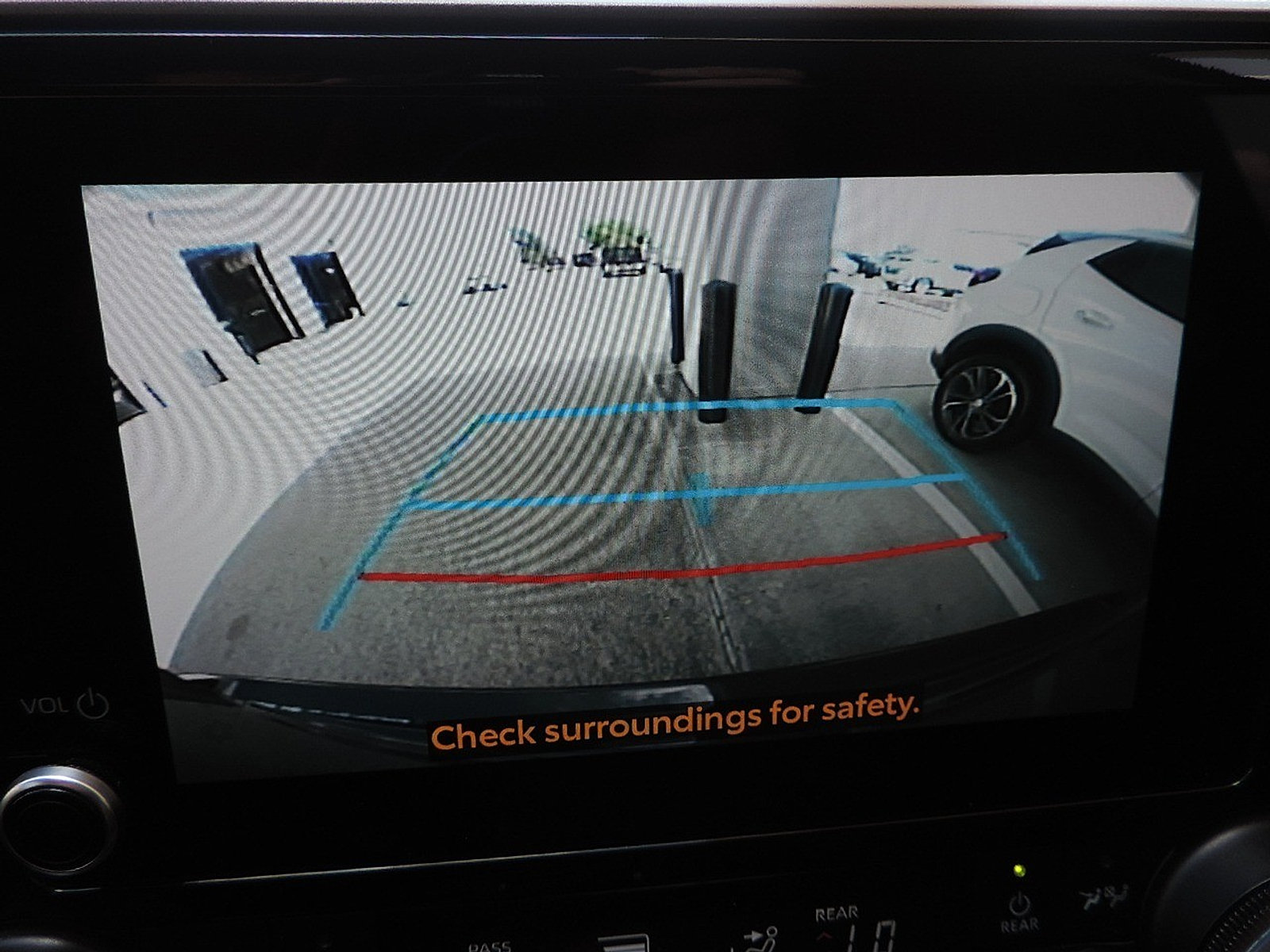 Used 2023 Toyota Highlander LE FWD image 30