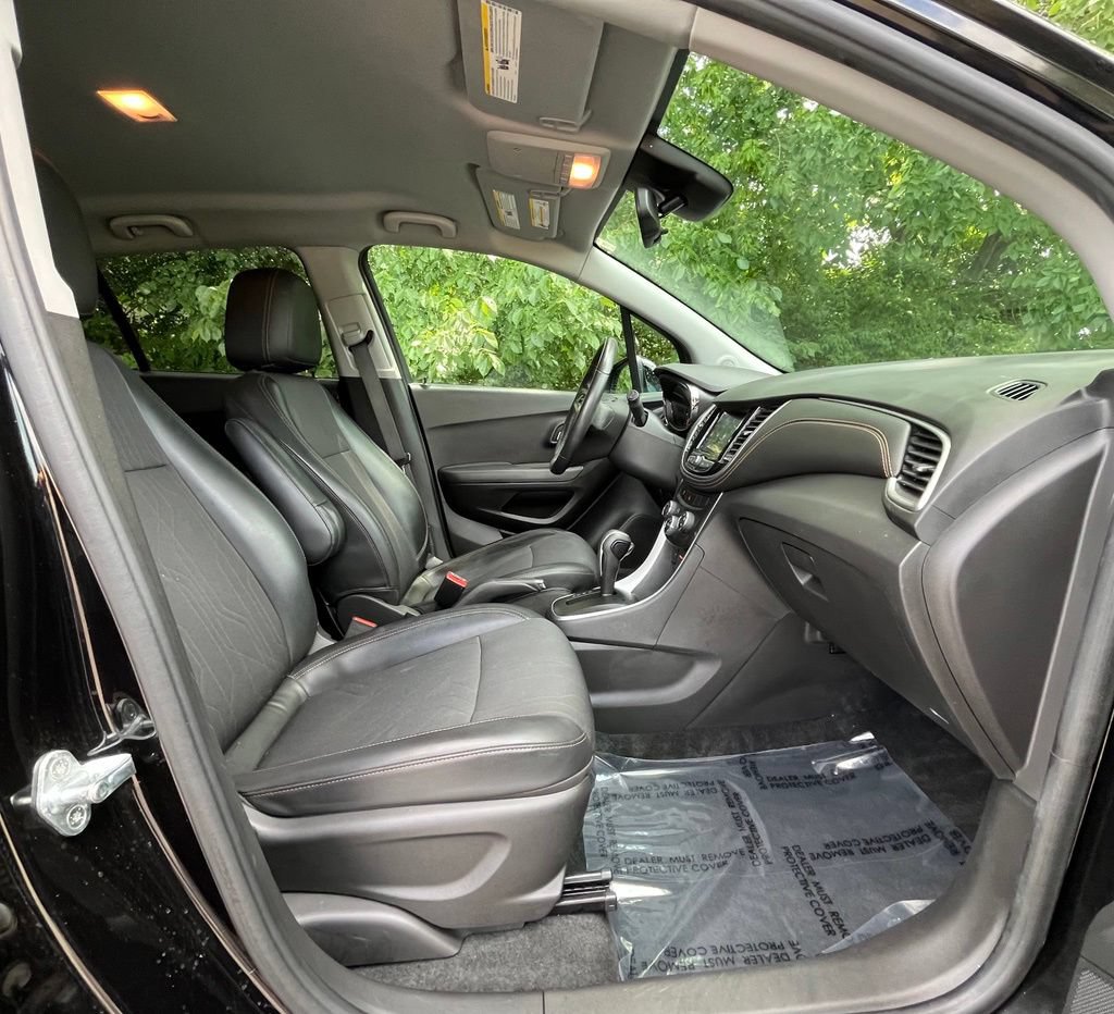 Certified 2020 Chevrolet Trax LT w/ LT Convenience Package FWD image 21