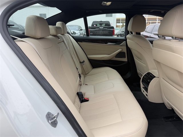 Used 2023 BMW 530e image 33