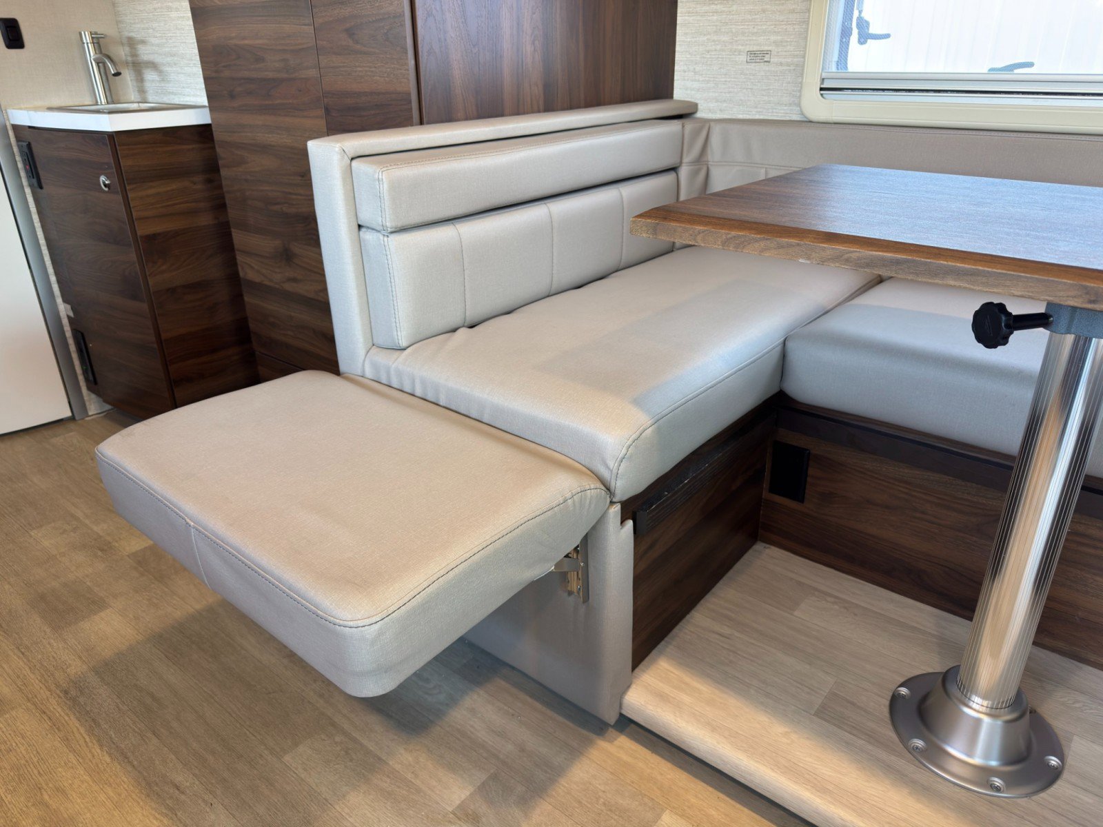 Used 2021 Mercedes-Benz Sprinter 3500 w/ Acoustic Package image 52