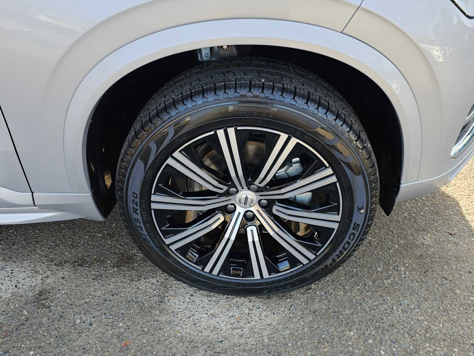 Used 2025 Volvo XC90 B6 Core w/ Protection Package Premier image 17