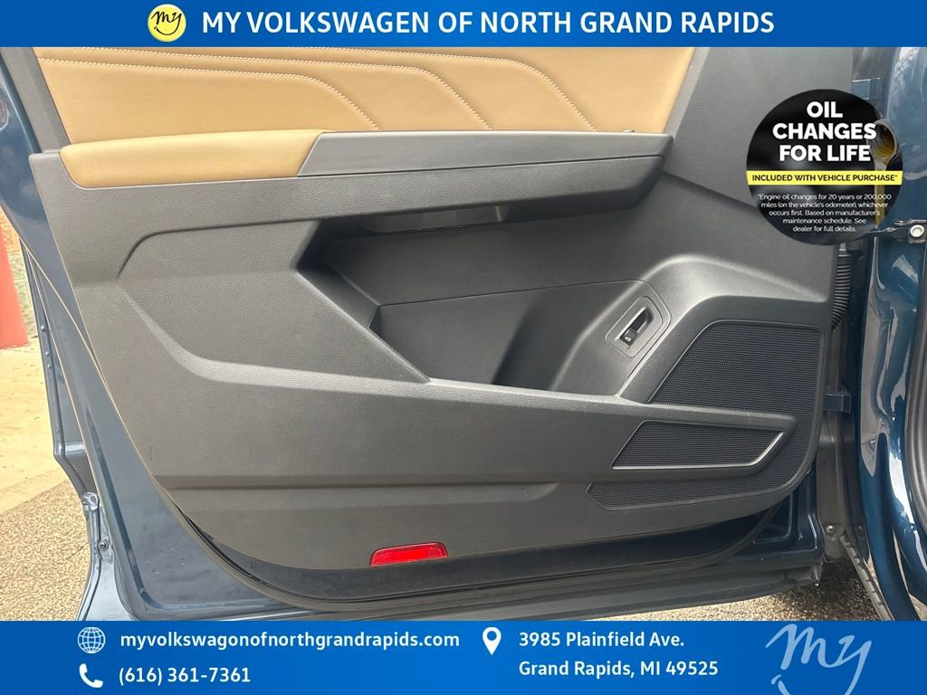Certified 2023 Volkswagen Atlas Cross Sport SEL R-Line AWD/4WD image 11