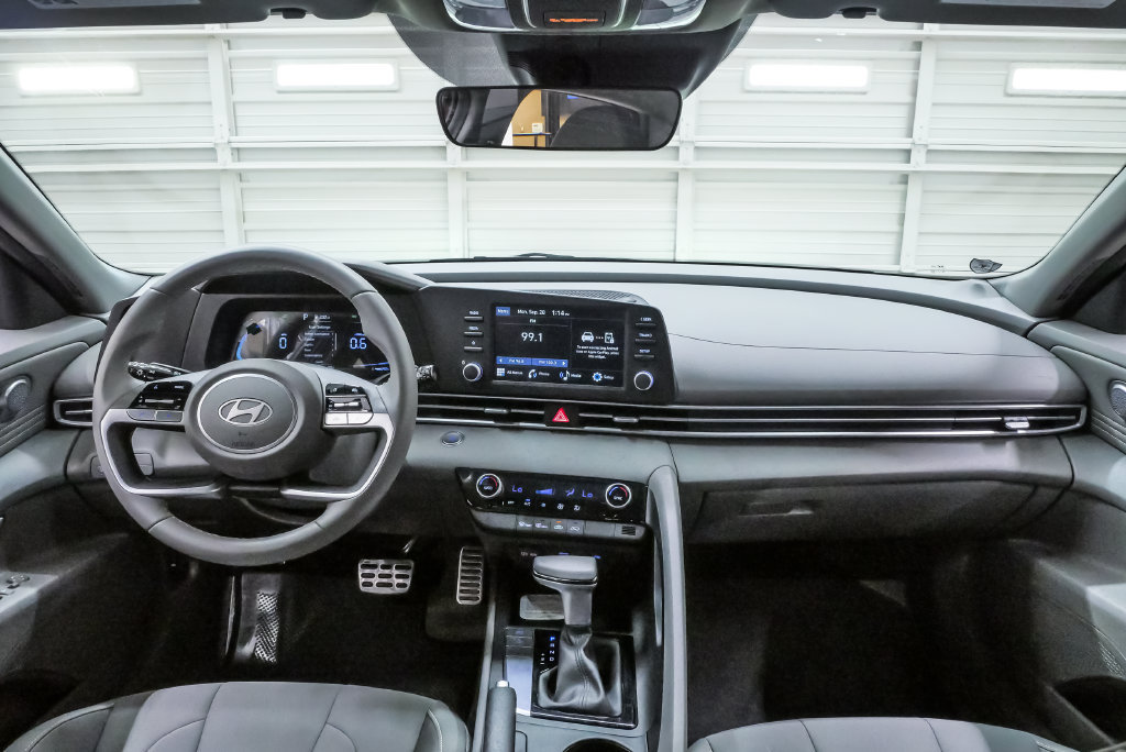 Certified 2026 Hyundai Elantra Sport FWD image 15