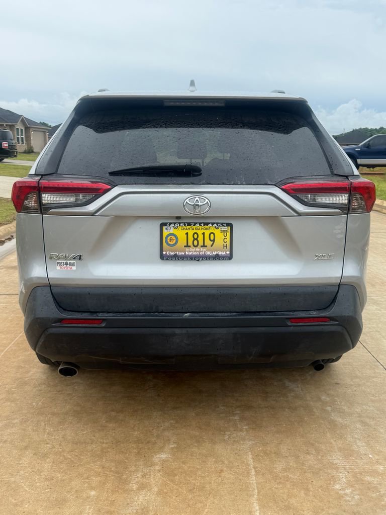 Used 2021 Toyota RAV4 XLE FWD image 3
