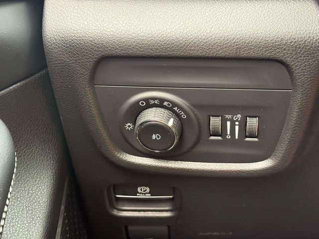 Certified 2022 Jeep Grand Cherokee L Limited AWD/4WD image 23