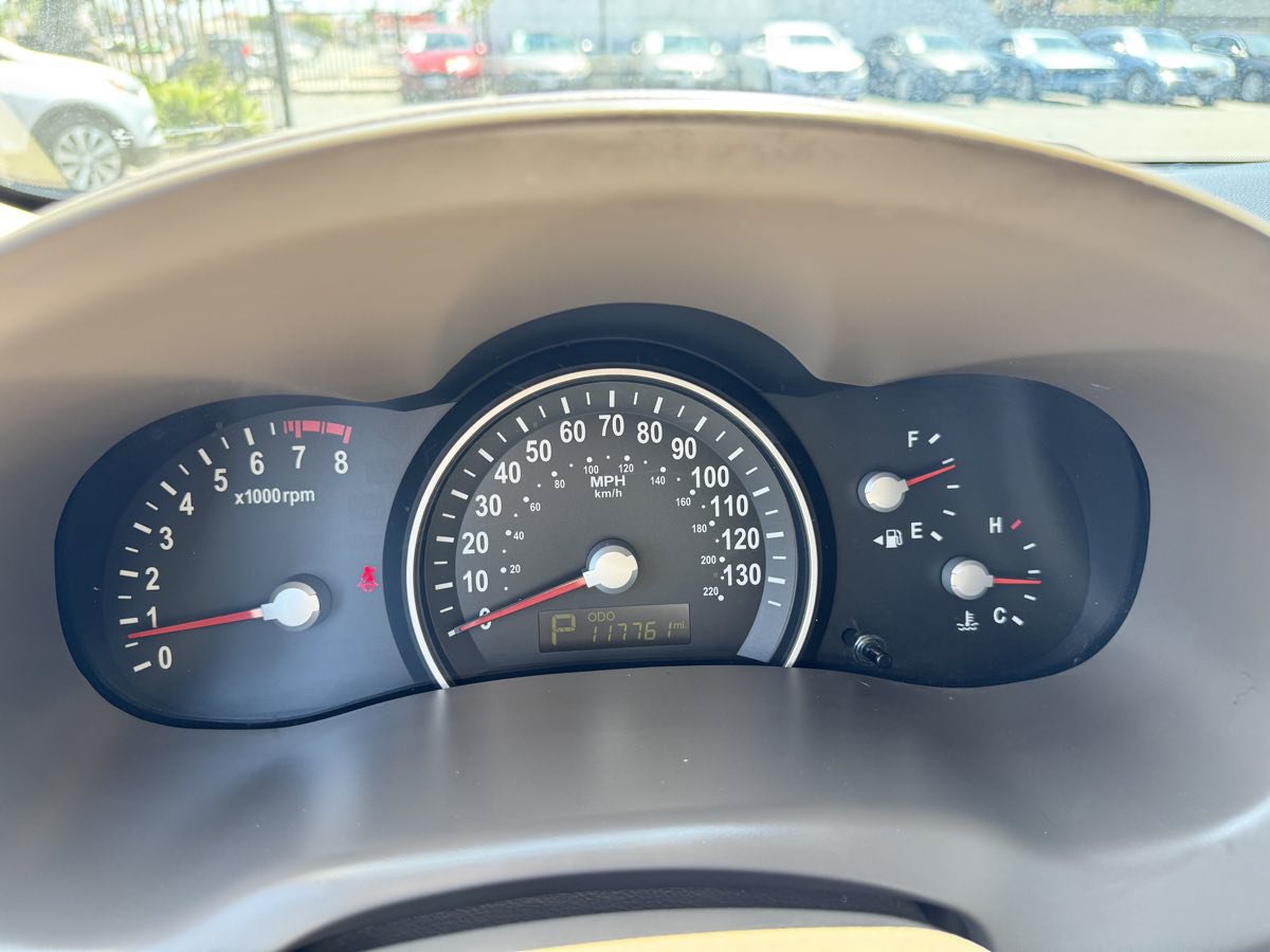Used 2012 Kia Sedona LX w/ PWR Pkg FWD image 40