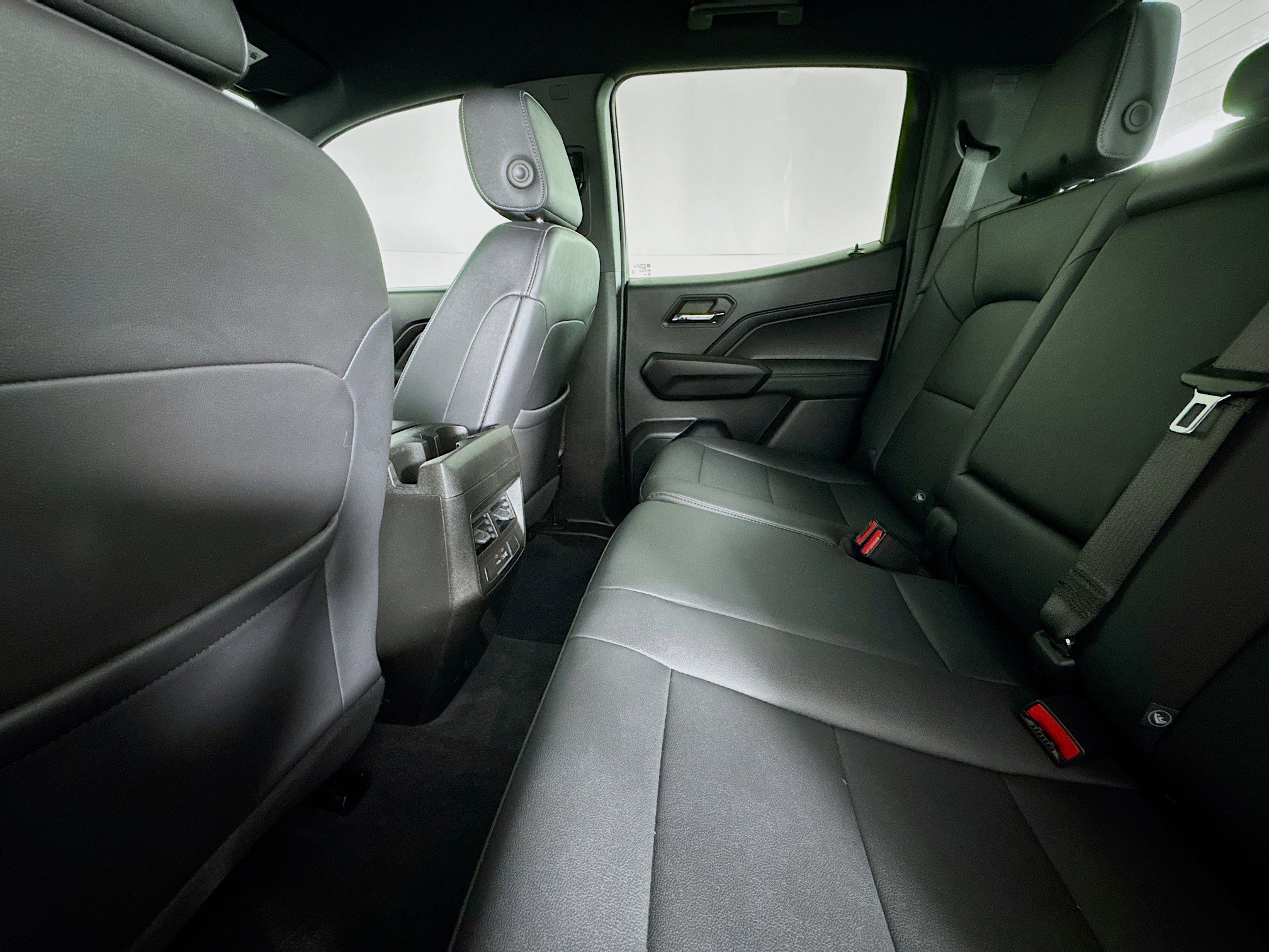 Used 2024 Chevrolet Colorado LT w/ LT Convenience Package III image 24