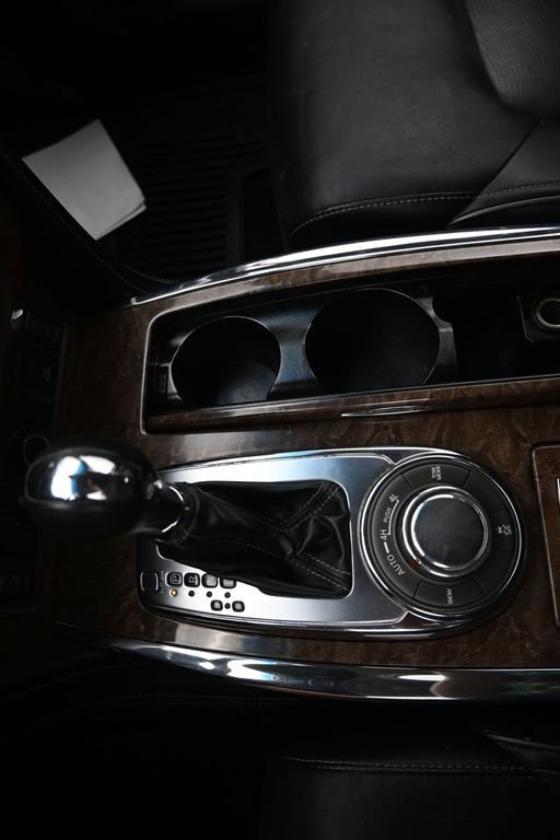 Used 2016 INFINITI QX80 4WD w/ Driver's Assistance Package image 17