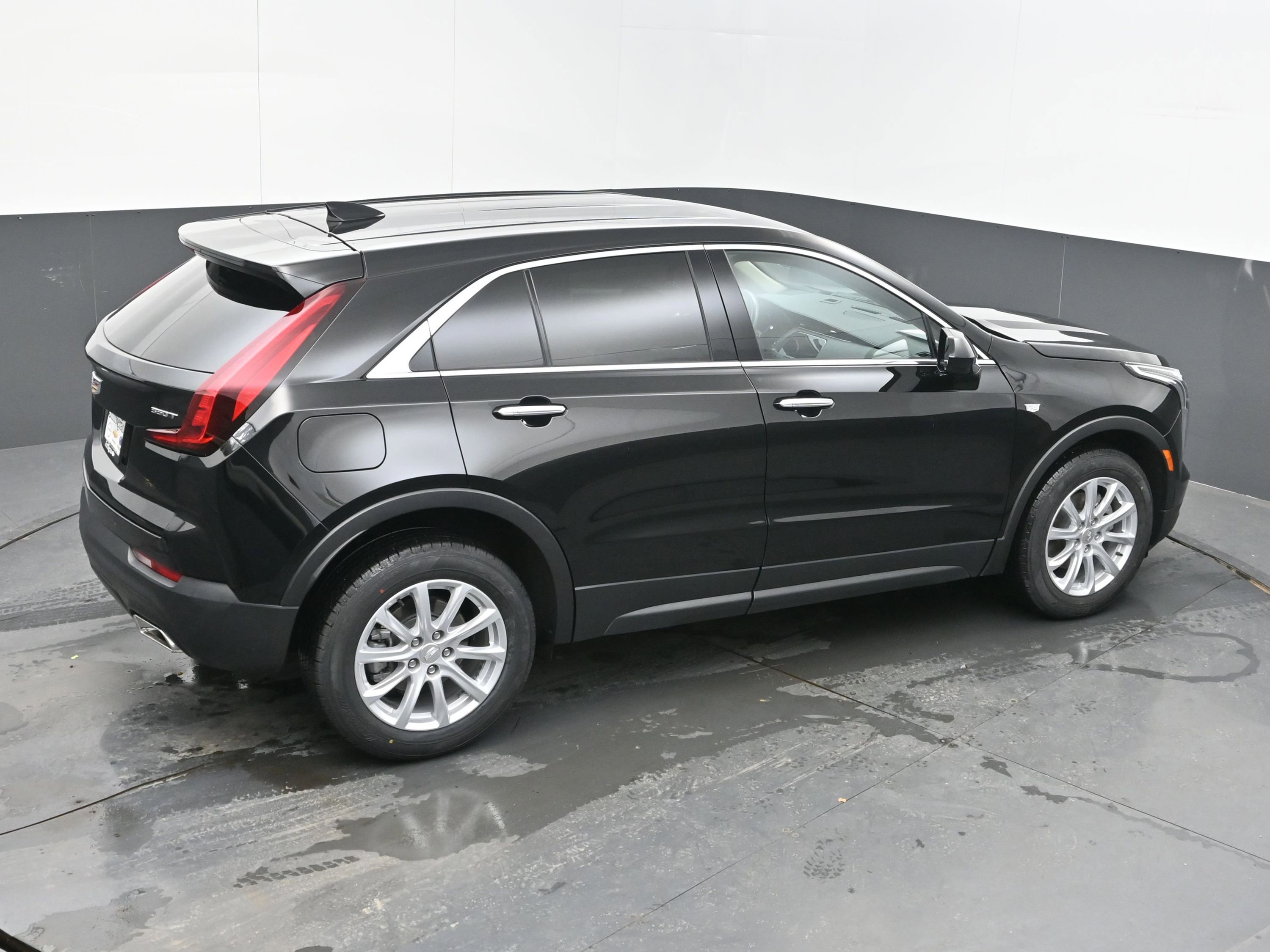 Used 2023 Cadillac XT4 Luxury w/ Cold Weather Package image 32