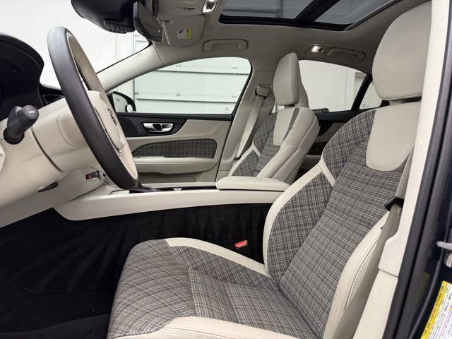 Used 2021 Volvo S60 T5 Momentum w/ Premium Package image 13