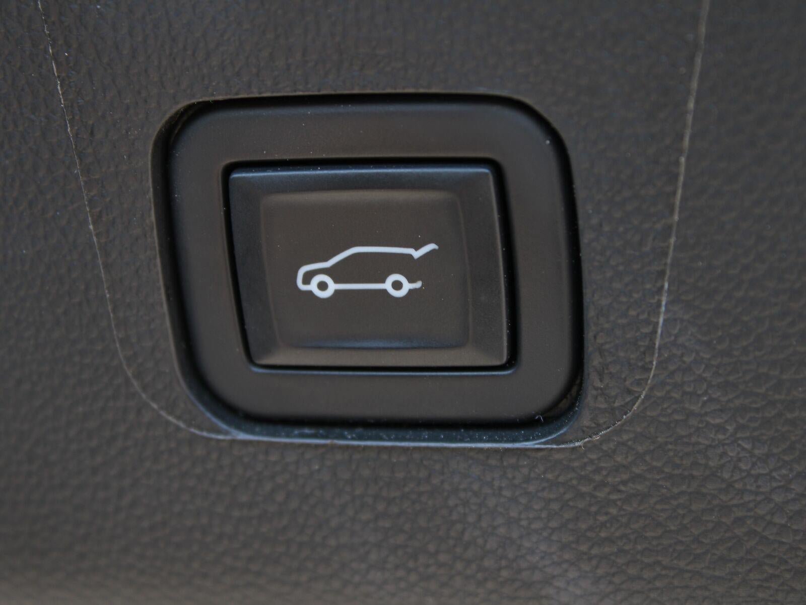Used 2024 Chevrolet Traverse Premier w/ Redline Edition AWD/4WD image 9