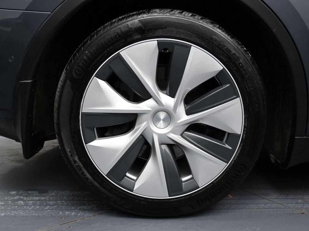 Used 2021 Tesla Model Y Long Range image 12