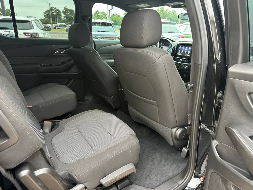 Used 2023 Chevrolet Traverse LT FWD image 19