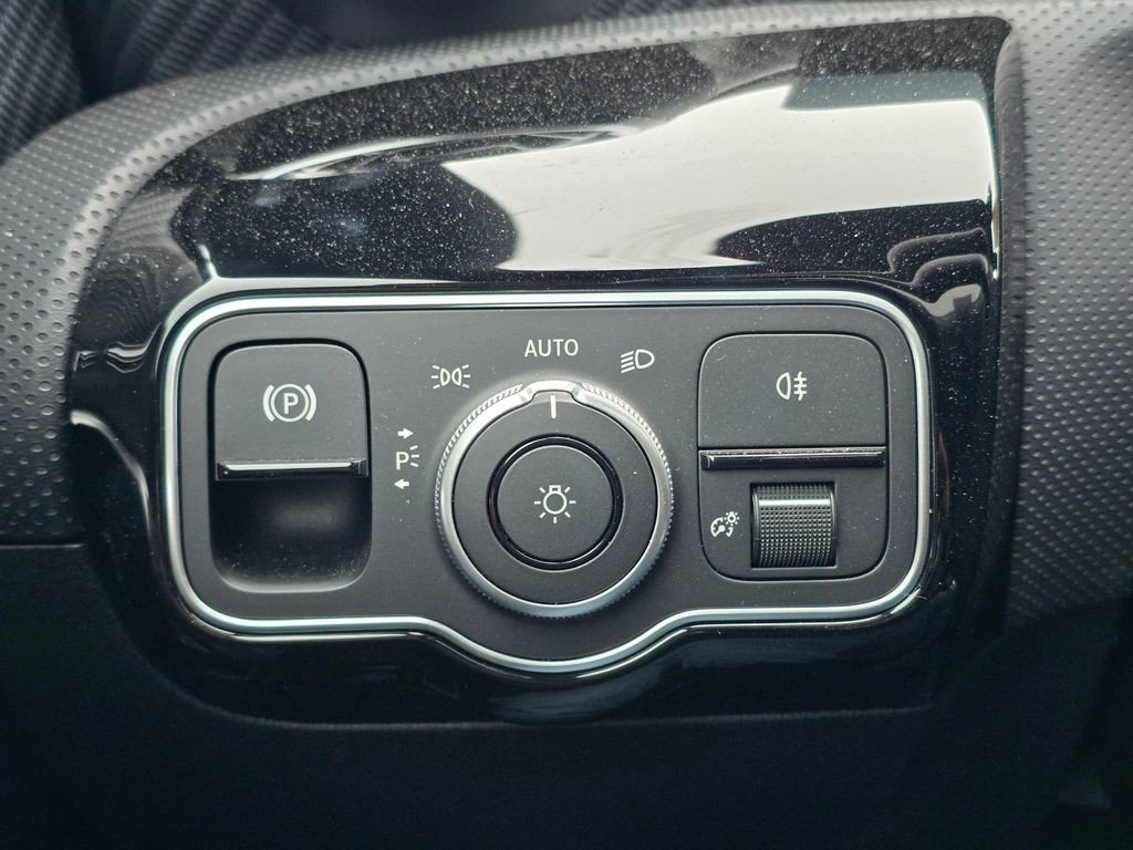 Used 2025 Mercedes-Benz CLA 250 4MATIC image 33