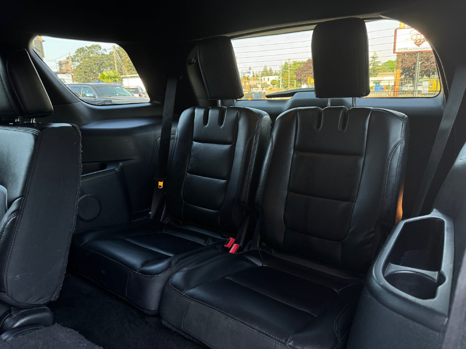 Used 2017 Ford Explorer XLT w/ Equipment Group 202A AWD/4WD image 18