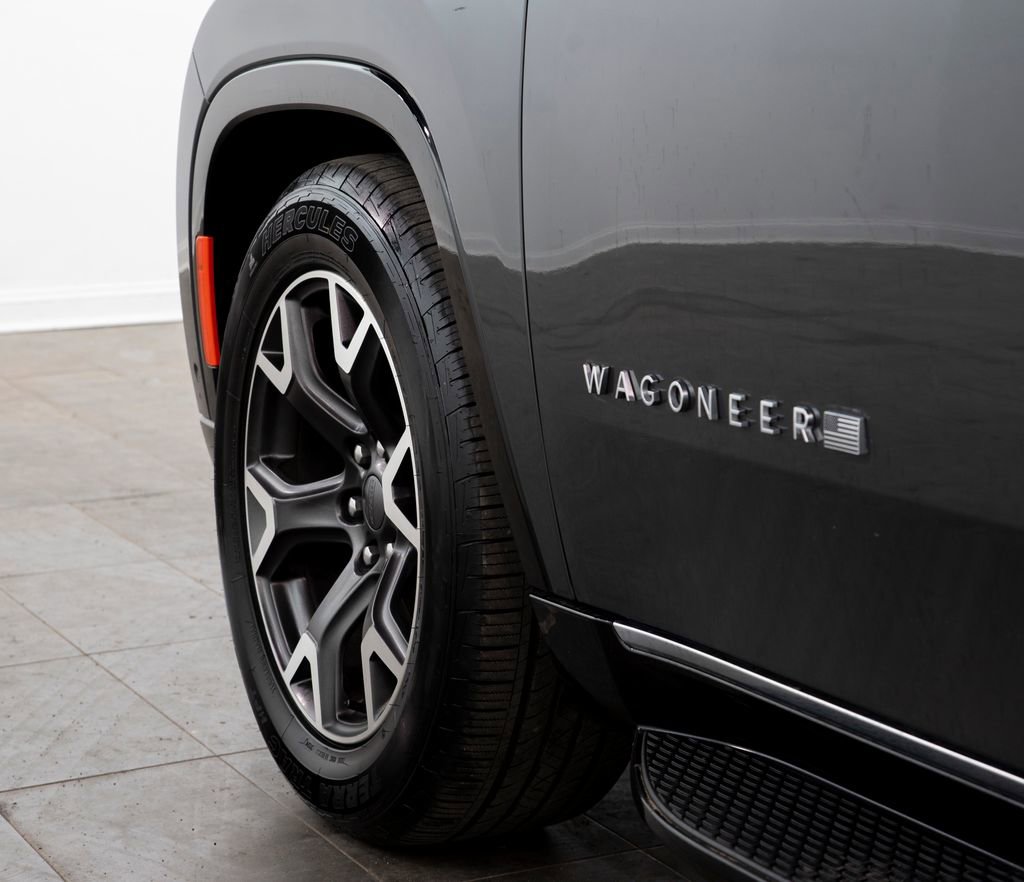 Used 2024 Jeep Wagoneer L Series III w/ Flexible Seating Group image 6