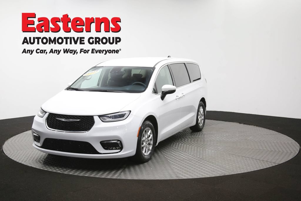 Used 2023 Chrysler Pacifica Touring-L FWD image 55