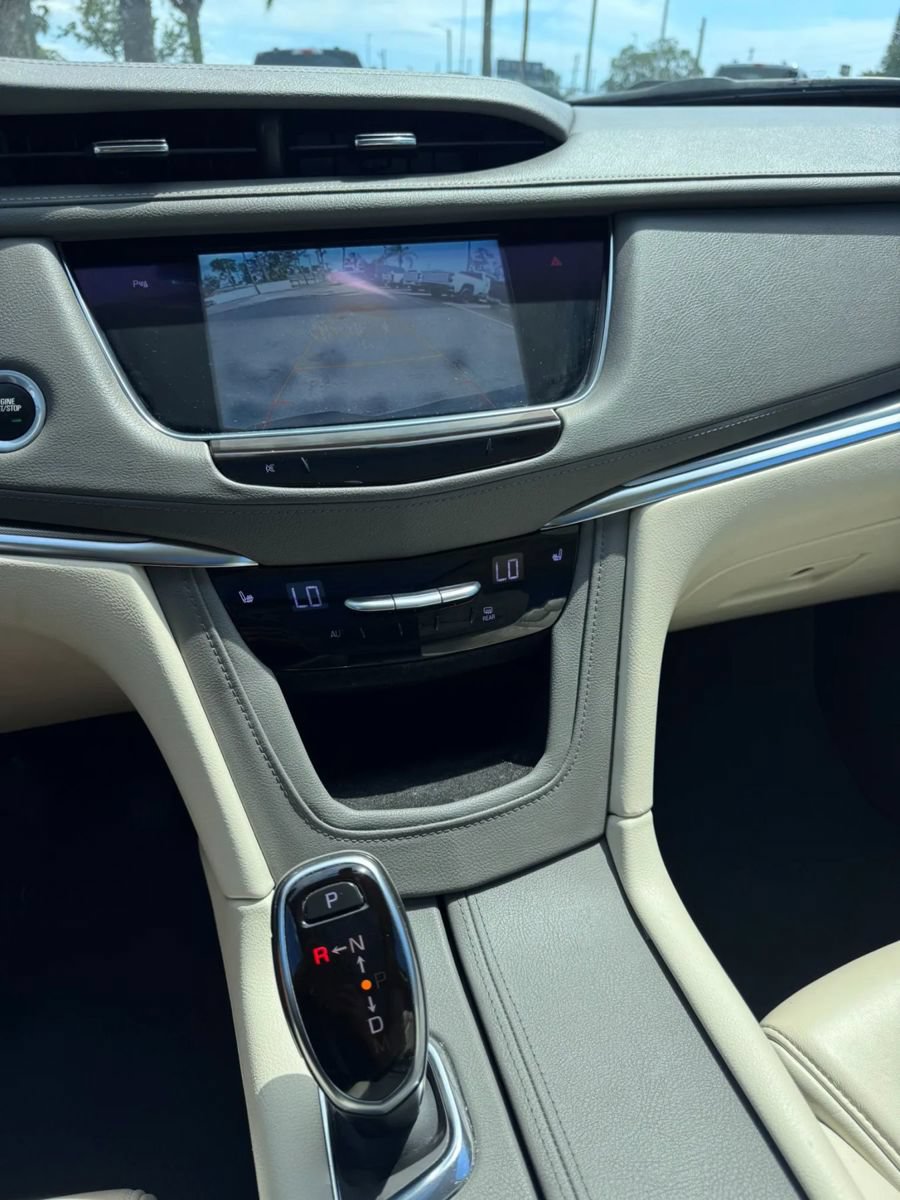 Used 2017 Cadillac XT5 Luxury w/ Driver Awareness Package FWD image 17