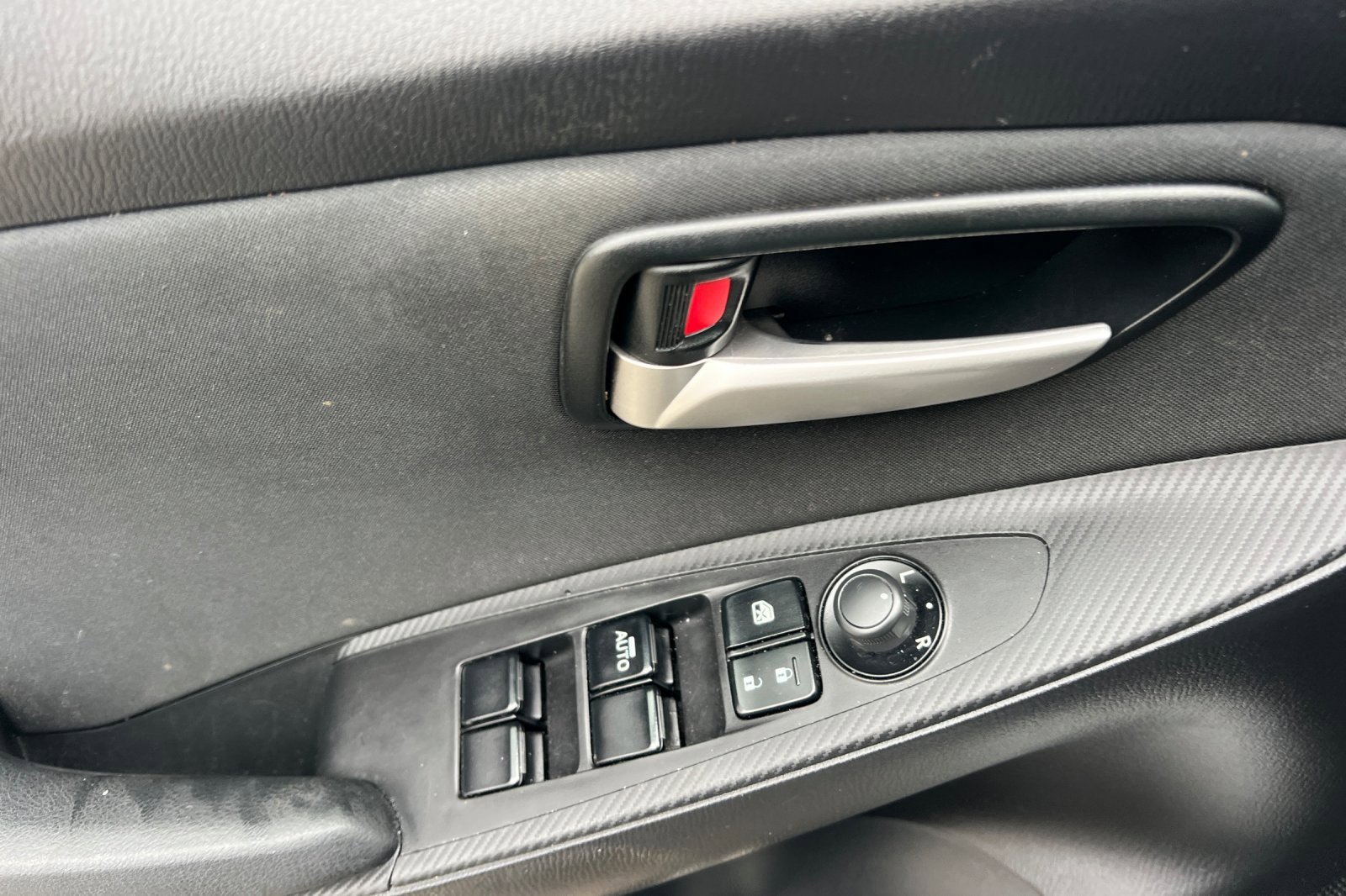 Used 2019 Toyota Yaris LE image 8