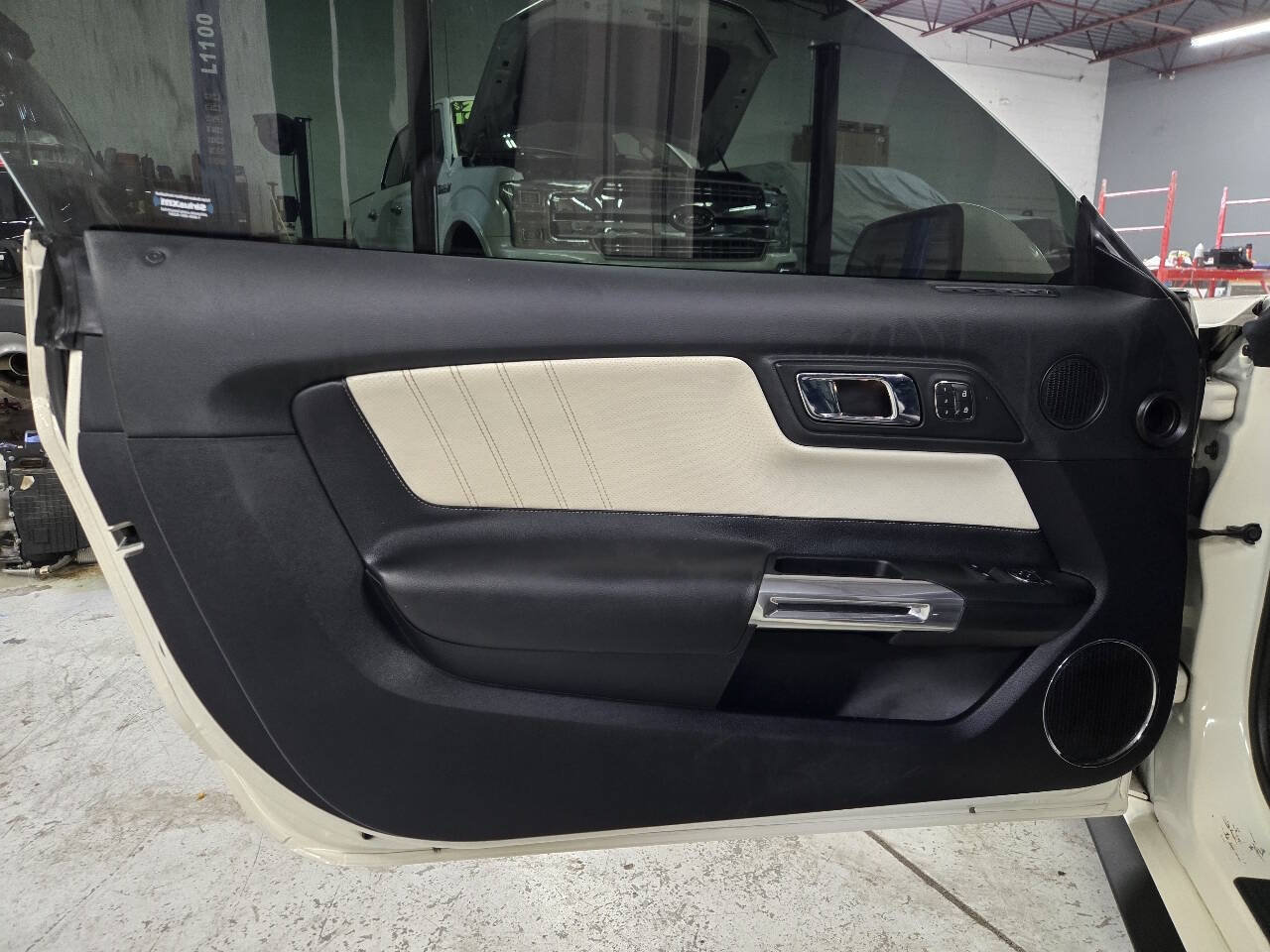 Used 2015 Ford Mustang 50 Years RWD image 10