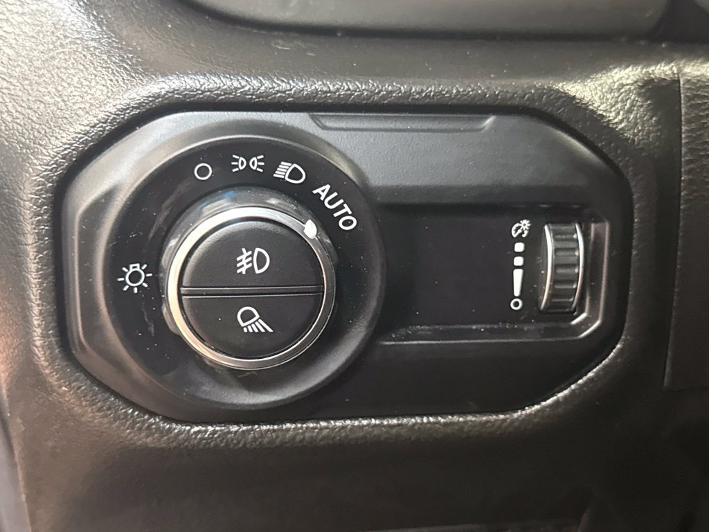 Used 2023 Jeep Gladiator Overland AWD/4WD image 22