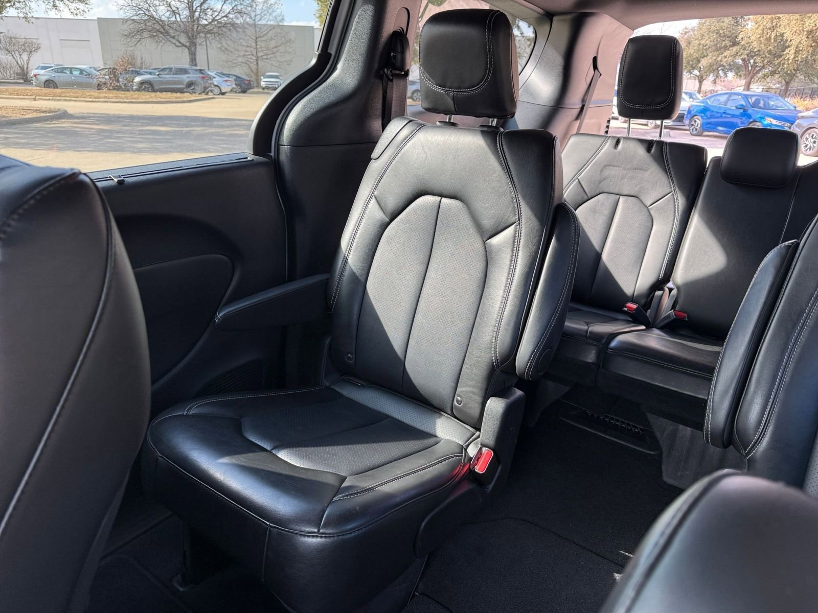 Used 2025 Chrysler Pacifica Select image 41