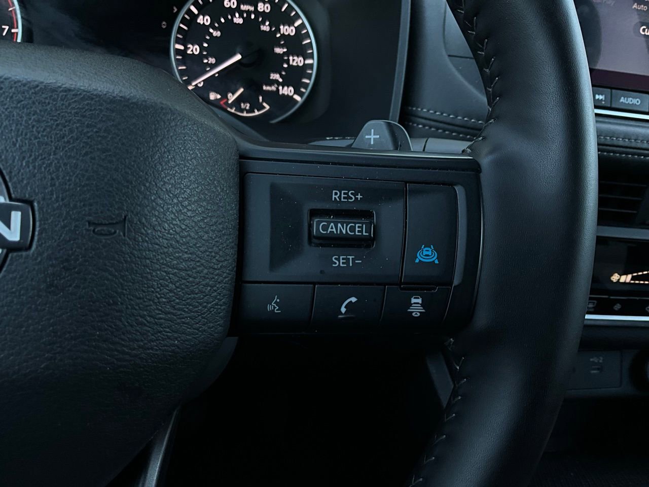 Used 2025 Nissan Rogue SV image 34