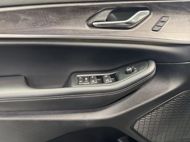 Used 2024 Jeep Grand Cherokee Limited w/ Trailer Tow Package AWD/4WD image 28